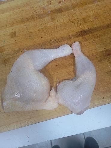 продавец мясо: Требуется помощник мясника Возраст: до 25 лет Только не студент — 2