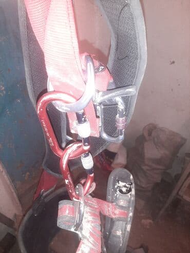 терек страпила: Промышленная/альпинистская обвязка + комплект карабинов - Тип — 6