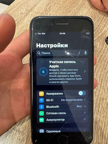 j5 2015: IPhone SE 2020, Б/у, 128 ГБ, Черный, Чехол, 75 % — 1