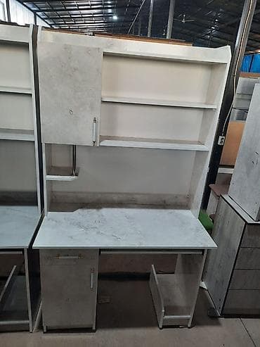 Компьютерный стол, С полками — 9