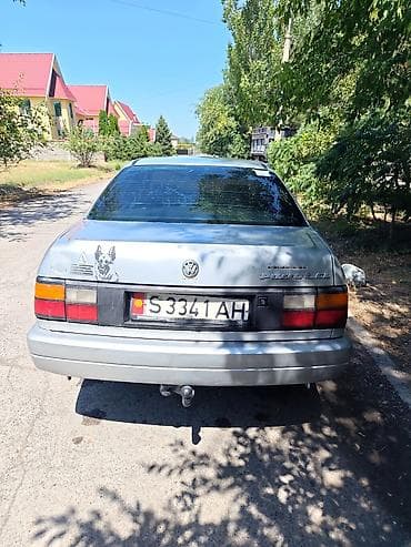 реалии: Volkswagen Passat: 1989 г., 1.6 л, Механика, Бензин, Седан — 2