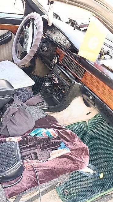 Audi 100: 1989 г., 1.8 л, Механика, Газ, Седан