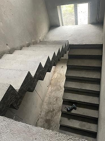 Бетонная лестница Для дома, Форма лестницы: Г-образная