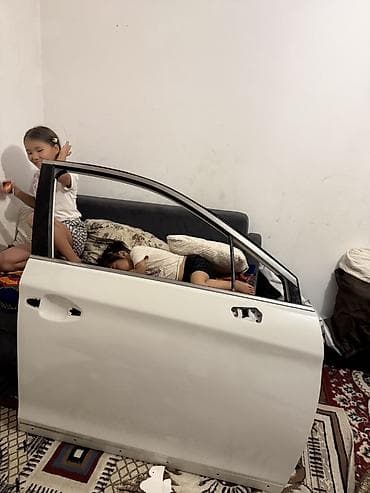дверь outback: Продается передняя правая дверь на Subaru Outback. Б/у, в хорошем — 2