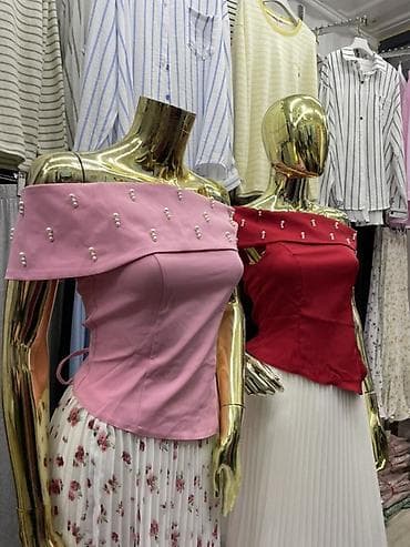 атласный топ: Топ-бюстье с открытыми плечами и декором жемчужными бусинами - — 6