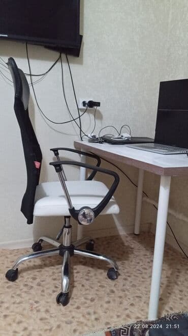 домашнее кресло: Офисное кресло, Б/у, С колесиками, цвет - Черный — 1