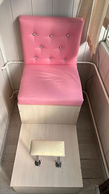 Маникюрные столы: Б/у Педикюрное кресло-подиум со ступенью и подставкой для ноги. за — 6