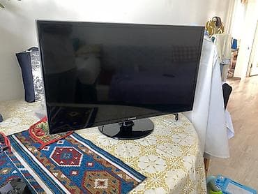 Телевизор Samsung с пультом ДУ - Диагональ экрана примерно 26–32" -