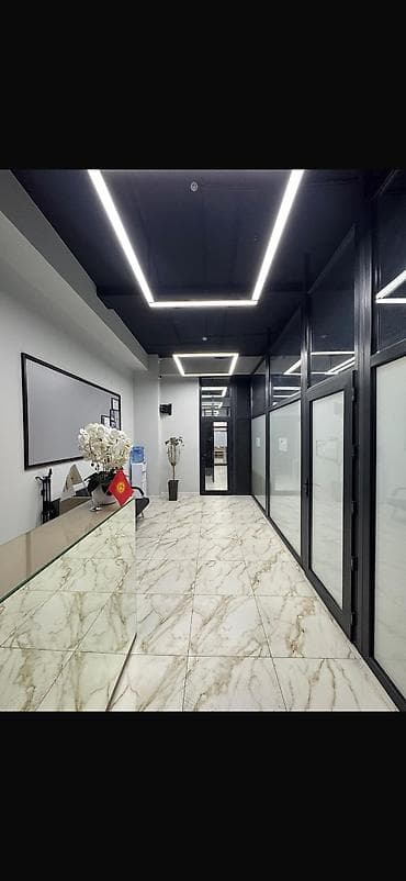 Аренда офисов, 150 м², В жилом комплексе, 1 линия