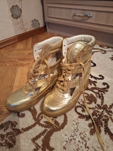 Women's Sneakers and athletic shoes: Продаю б/у Кроссовки MARC JACOBS состояние отличное 1000 сом — 1