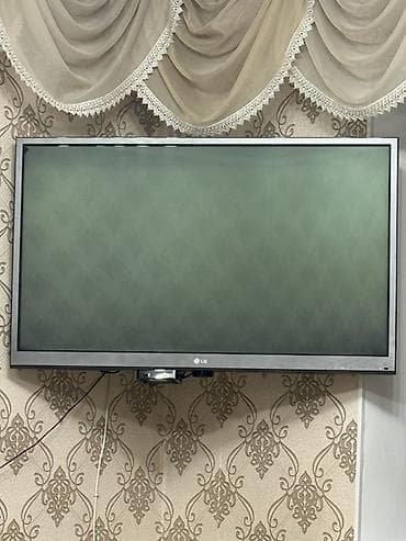 led: Телевизор LG, диагональ около 40–42". Плоская панель с тонкой рамкой — 1