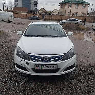 BYD E5: 2017 г., Седан