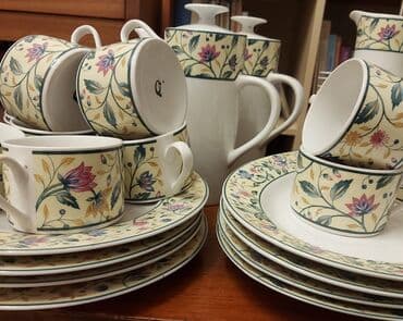 продаю комплект: Сервиз 2000 сом.
много разной посуды — 8