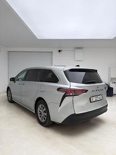 prius v: Toyota Sienna: 2021 г., 2.5 л, Автомат, Гибрид, Минивэн — 9