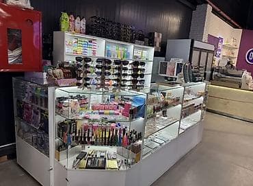 лось: Большой выбор косметики, аксессуаров и бижутерии в одном месте. - — 4