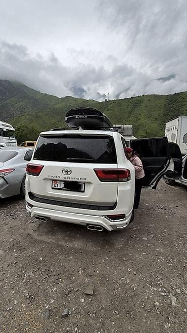 cruser: Toyota Land Cruiser: 2024 г., 4 л, Автомат, Бензин, Внедорожник — 2