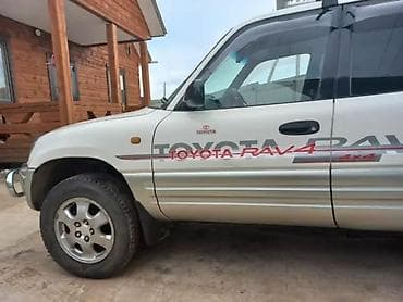 b class: Toyota RAV4: 1996 г., 2 л, Автомат, Бензин, Кроссовер — 6