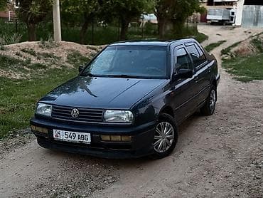 Volkswagen Vento: 1993 г., 1.8 л, Механика, Бензин, Седан