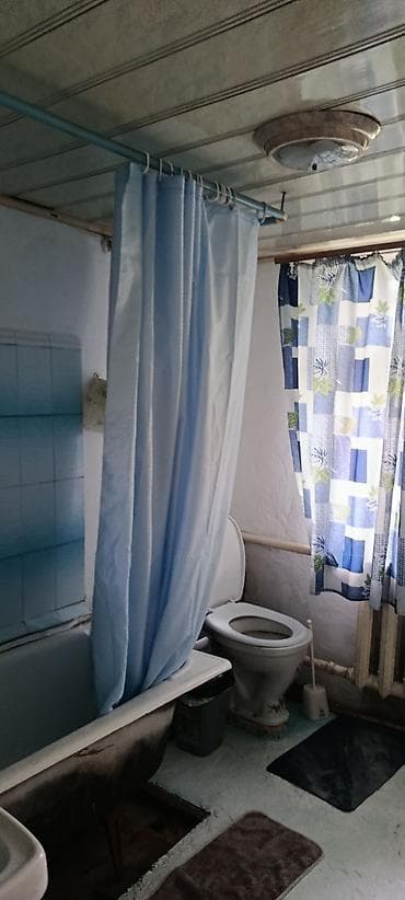 общежития аренда: Сдается простая комната с базовой обстановкой, только для девушек. Ком — 3