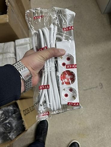 удленитель: Сетевой удлинитель AY-KA, 3 розетки, длина кабеля 5 м. Особенности: - — 1