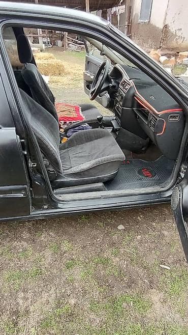 ом 613: Opel Vectra: 1993 г., 1.6 л, Механика, Бензин, Седан — 2