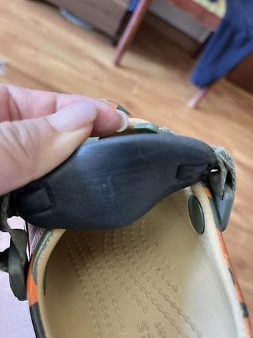 обувь для садика: Оригинал Crocs Classic Clog с камуфляжным принтом. Детские. Размер — 4