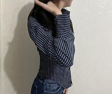 Жеке буюмдар: Женская приталенная рубашка в вертикальную полоску. - Цвет — 4