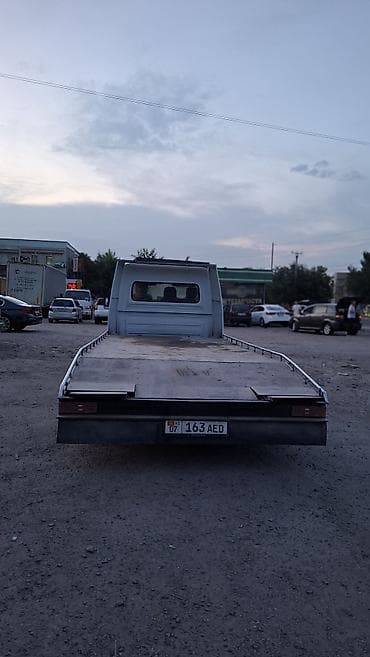 два авто: Эвакуатор, Mercedes-Benz, 1996 г., Прямая — 3