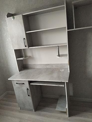 table study: Компьютерный стол, Б/у, С полками — 3