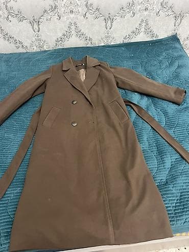 Женские пальто — два варианта 1) Однотонное пальто цвета какао -