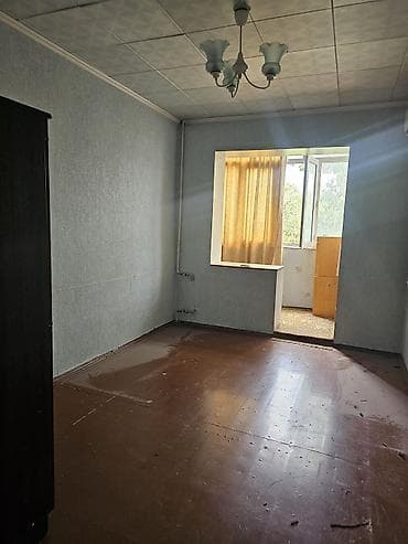 бишкек старый толчок: 3 комнаты, 69 м², ТЦ Весна Индивидуалка, 4 этаж, Старый ремонт — 10