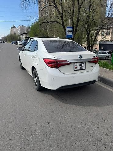 облицовка фит: Toyota Corolla: 2018 г., Вариатор, Гибрид, Седан — 2