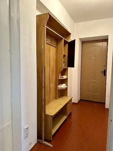 метраж: 3 комнаты, 56 м², 104 серия, 3 этаж, Старый ремонт — 3