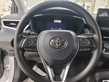 срочно в связи с переездом: Toyota Corolla: 2024 г., 1.8 л, Вариатор, Бензин — 4