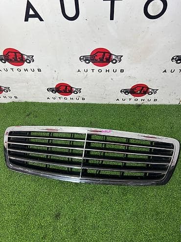 Решетка радиатора Mercedes-Benz