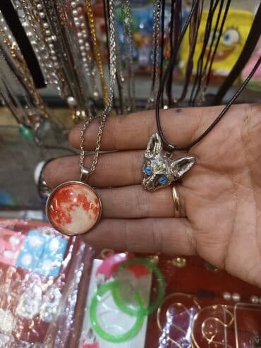 модный современные кыргызские национальные платья: Продаю металлические значки серьги и кулоны на цепочках, значки по — 6