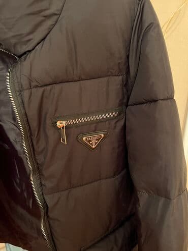 тёплая куртка: Теплая курточка в отличном состоянии 
Одевали пару раз 
Цена 1800 — 3