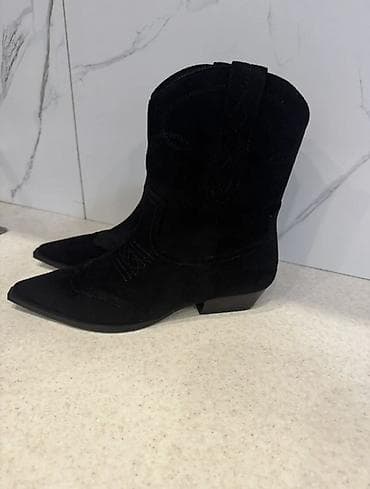 демисезонные ботильоны: Абсолютно новые Женские полусапоги черного цвета - Материал замша — 2