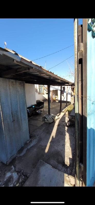 Дома: Продается жилой дом барачного типа. 📍 Ленинский район, ул. Панфилова — 4