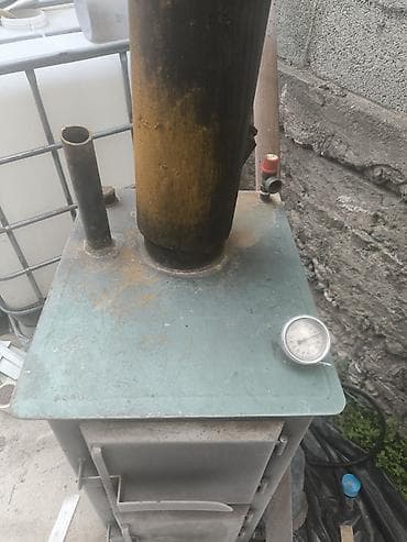 Металлическая твердотопливная печь-отопитель с дымоходом и датчиком — 3