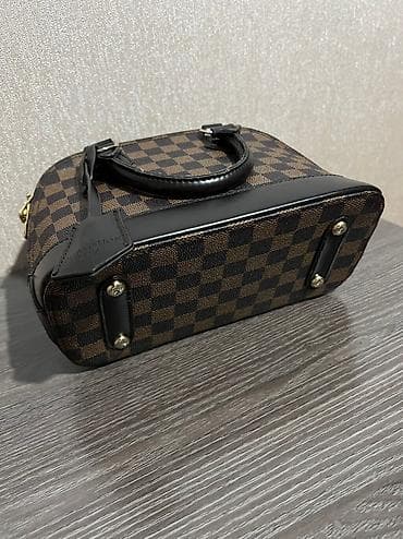Спортивные сумки: Сумка от LV, отличного качества, никаких дефектов, сумка в отличном — 3