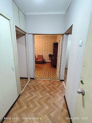 Батирлер: 3 бөлмө, 69 м², 105-серия, 1 кабат, Эски ремонт — 1
