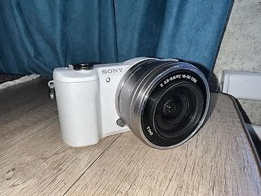 Sony a5000 Продаю камеру Sony в хорошем состоянии, работает всё •