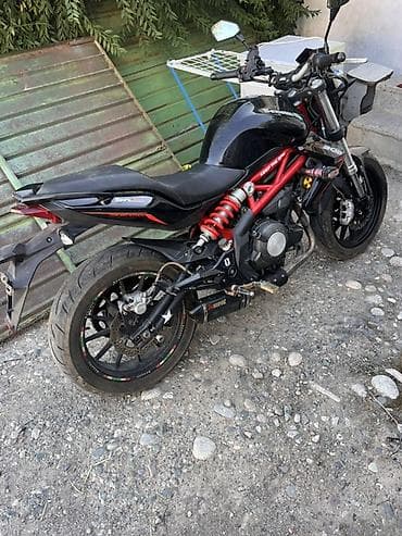 Мотоцикл Benelli BN 302 (уличный/нейкед) - Двигатель: двухцилиндровый — 2