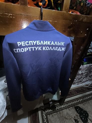 бутсы 45 размер: Продаю оригинальный командный тренировочный верх. Качественный — 2