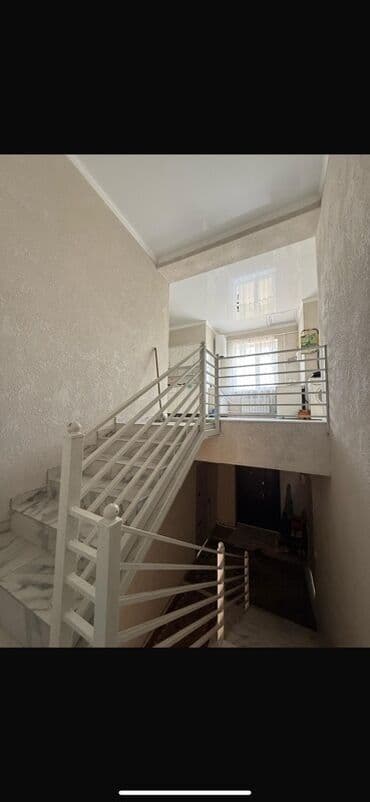 продаю дом в мкр учкун: 50 кв. м, 2 бөлмө, Жертөлө, ороо, Забор, тосулган — 5