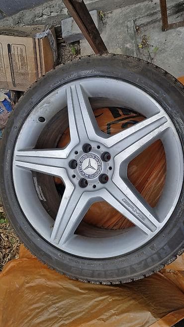 шина зимний 18: 235/45/19 AMG W221 ориги. вместе с резиной. резина зимняя разноширокие — 1