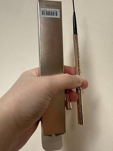 Двусторонний карандаш для бровей Brow Styler в золотистом корпусе