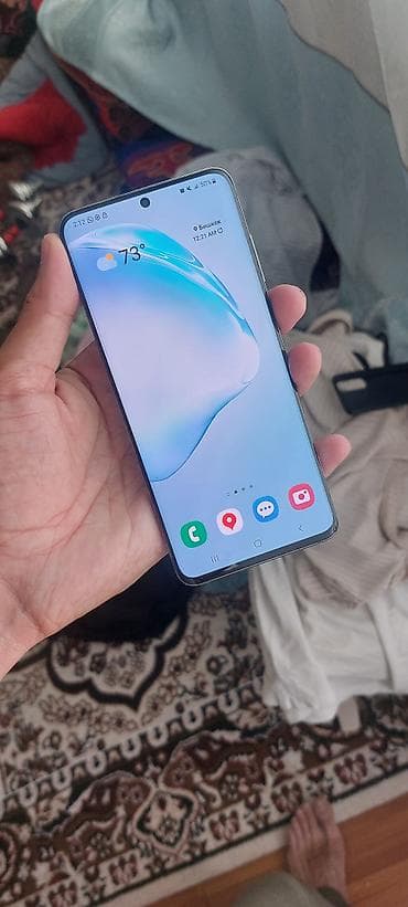 мониторы 22 дюйма: Samsung Galaxy S20 (серый) - Дисплей: 6.2", AMOLED, безрамочный — 6