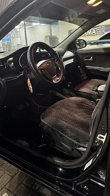 audi tt: Kia Rio: 2015 г., 1.6 л, Автомат, Газ, Седан — 1